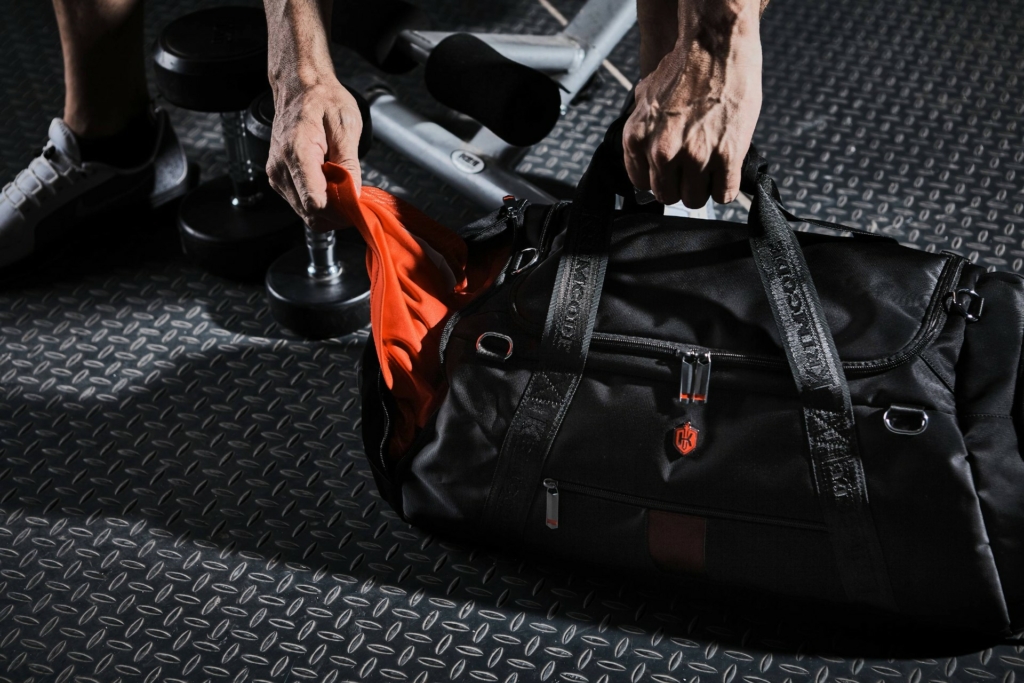 Gym Bag Essentials: Everything a Guy Needs for His Workout – Black